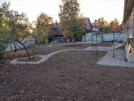Благоустройство участка: монтаж садовых дорожек и отсыпка участка почво растительным грунтом в посёлке Лисий Нос